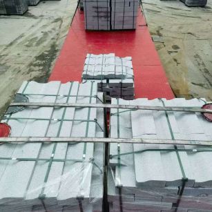 湖南 芝麻白仿形加直形路沿石出货日常