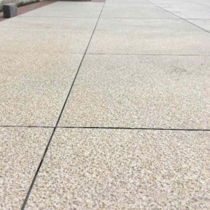 湖南 黄金麻花岗岩石板材荔枝面地面铺装效果