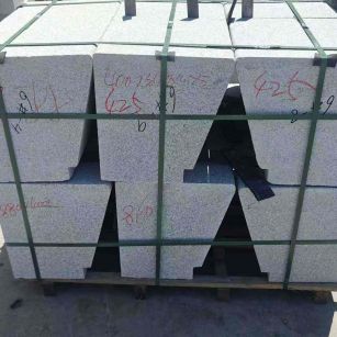 湖南 芝麻白异形坐凳，石凳