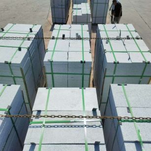 湖南 芝麻白花岗岩5公分地铺石 花岗岩厂家工厂装车日常