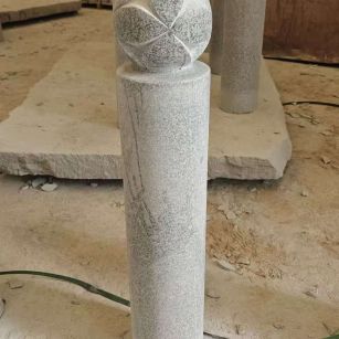 湖南 芝麻白花岗岩石材挡车石柱、停车柱、圆柱挡车柱、方柱挡车柱等