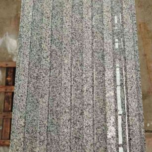 湖南 芝麻白花岗岩荔枝面雕刻盲道，盲条