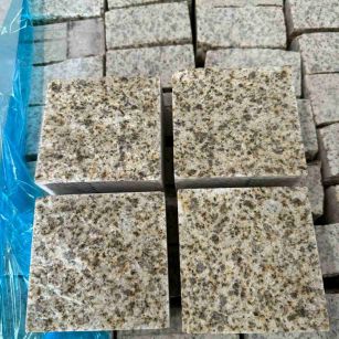 湖南 黄金麻花岗岩自然面小方块，弹石，马蹄石等