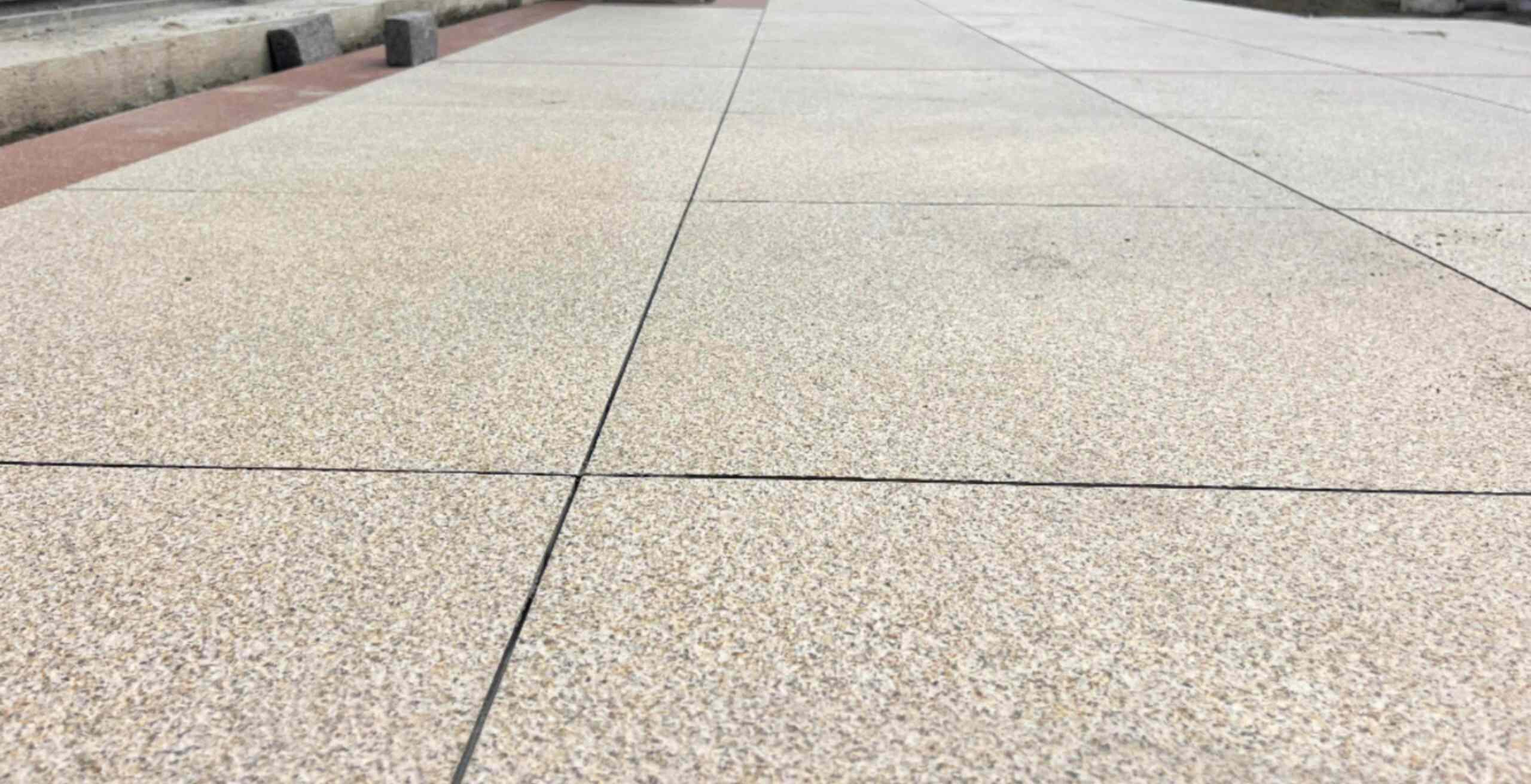 湖南 黄金麻花岗岩石板材荔枝面地面铺装效果