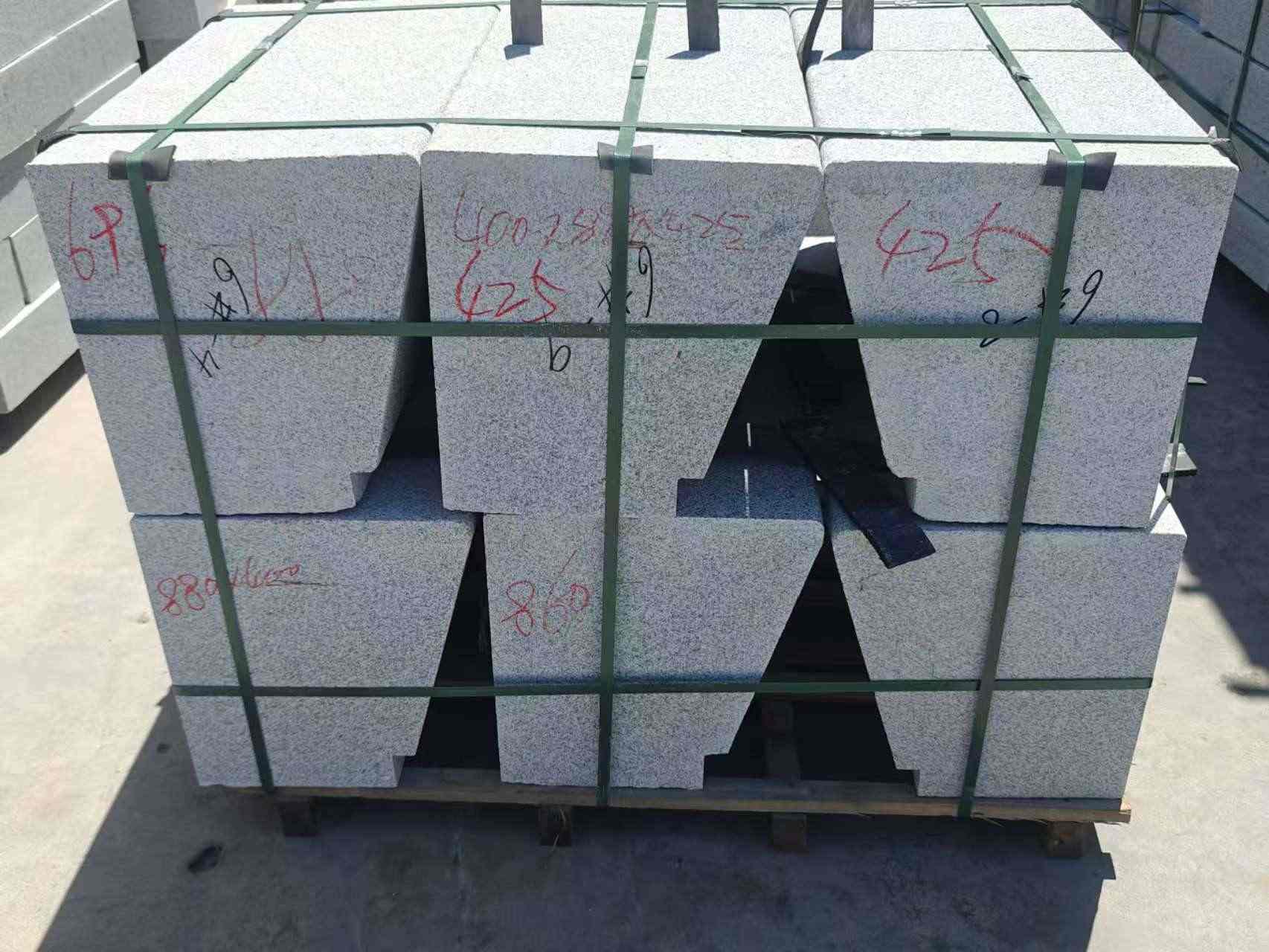 湖南 芝麻白异形坐凳，石凳