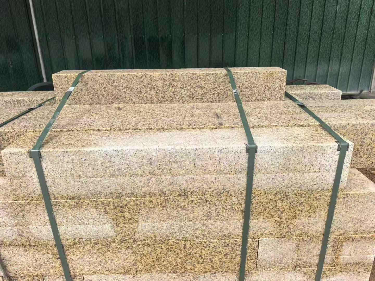 湖南 黄金麻花岗岩石材机切面栏杆料半成品