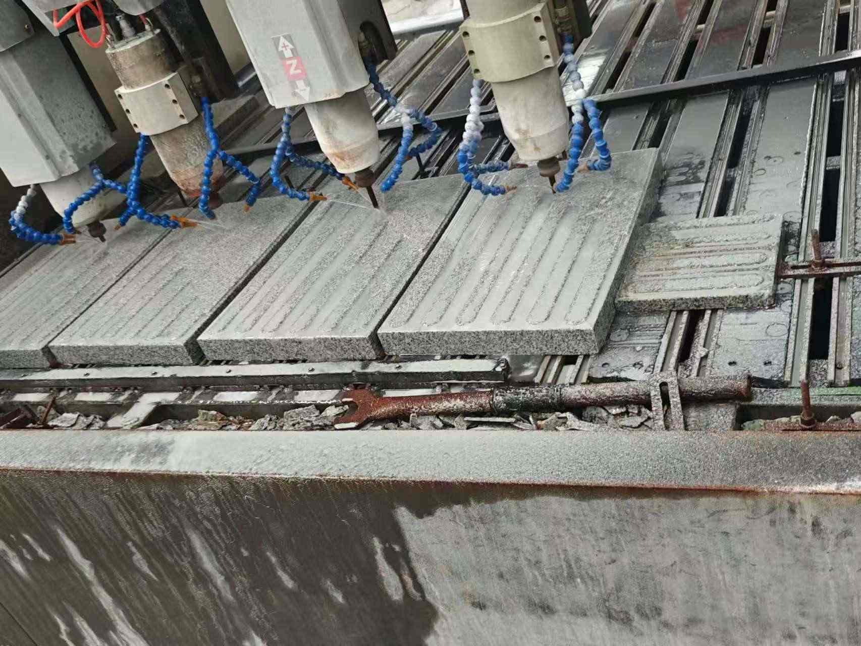 湖南 芝麻白花岗岩荔枝面盲道雕刻