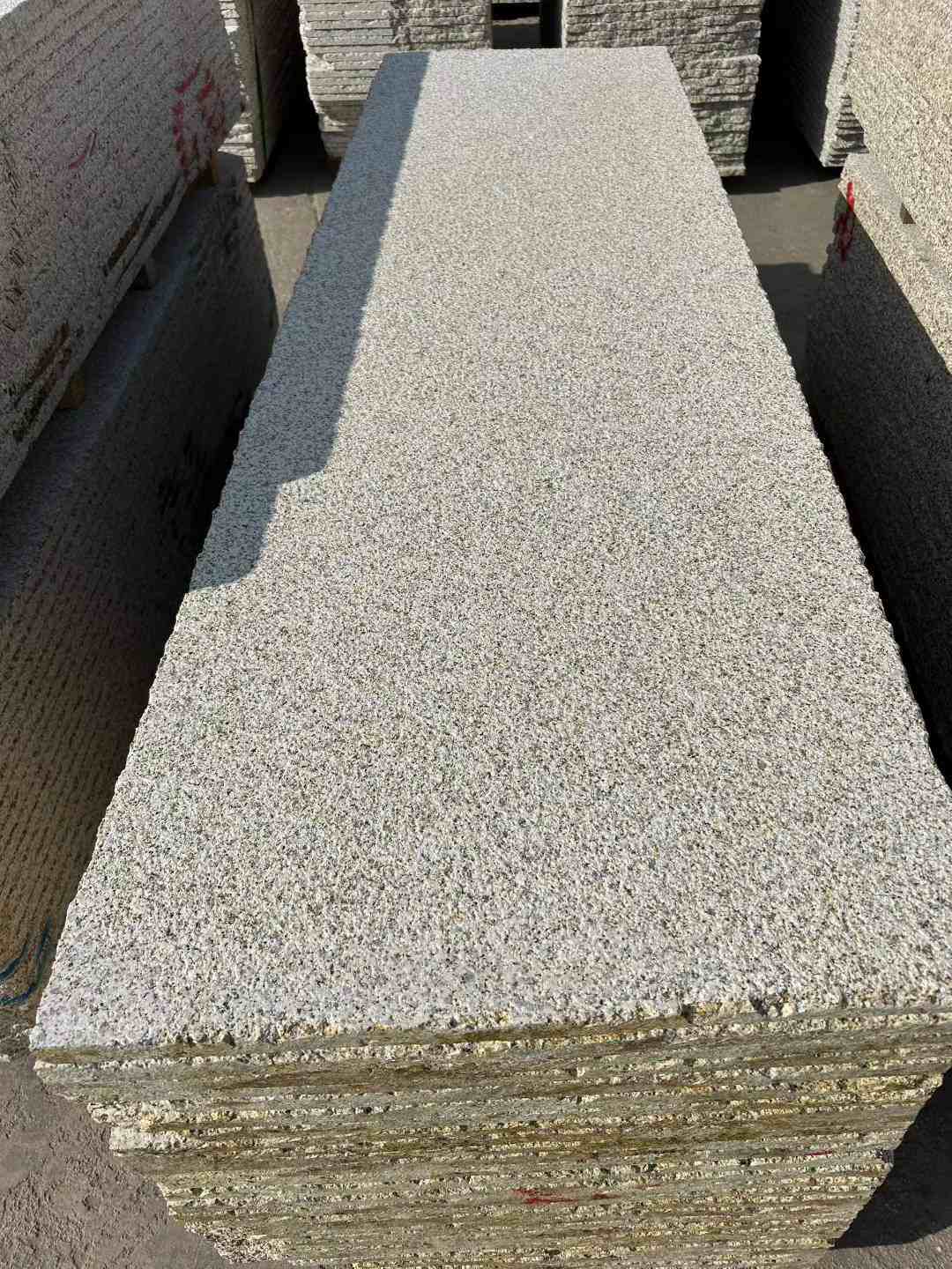 湖南 黄金麻花岗岩荔枝面毛板，半成品