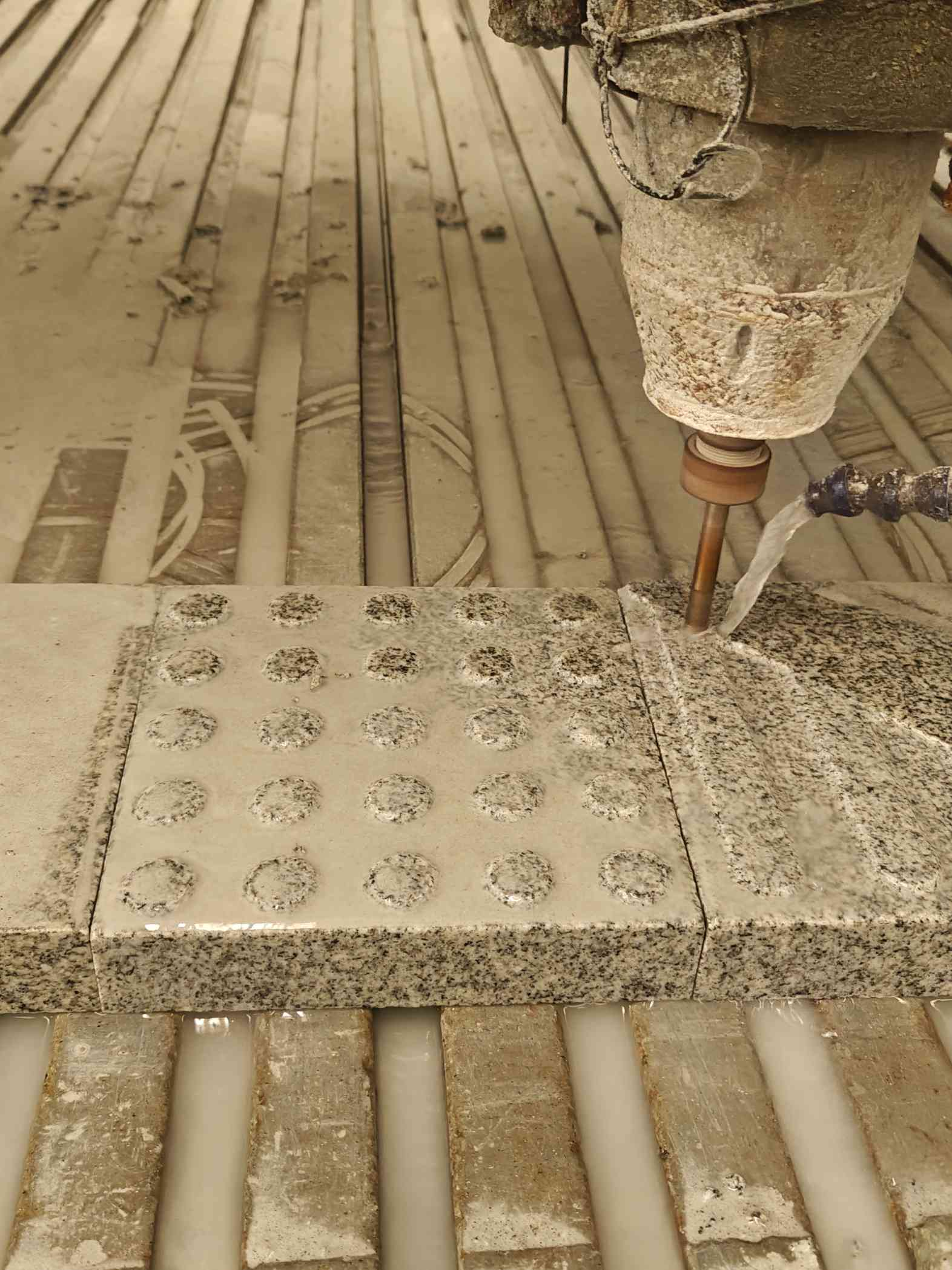 湖南 芝麻白花岗岩石材盲人石、盲道石、盲点石