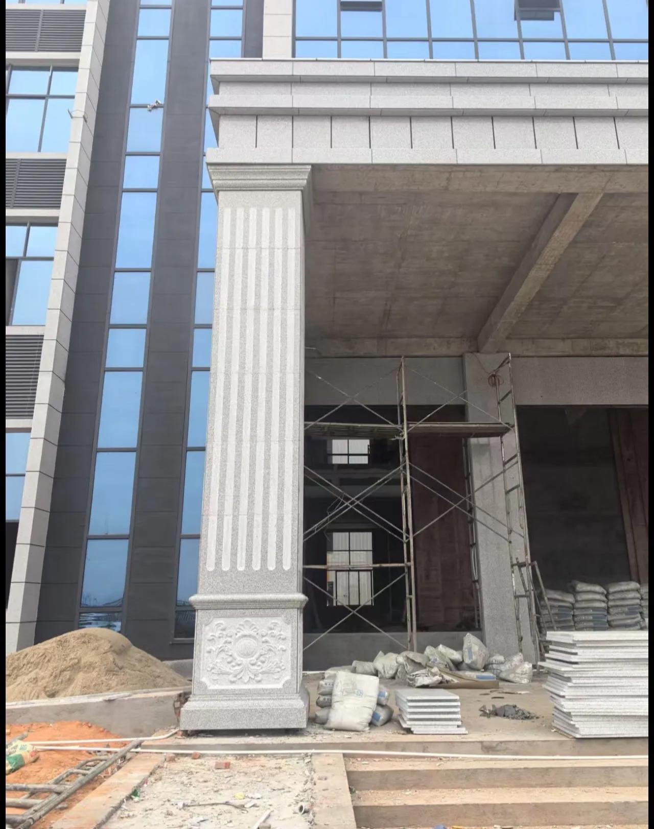 湖南 芝麻白光面花岗岩门楼大柱（罗马柱）配雕花底座