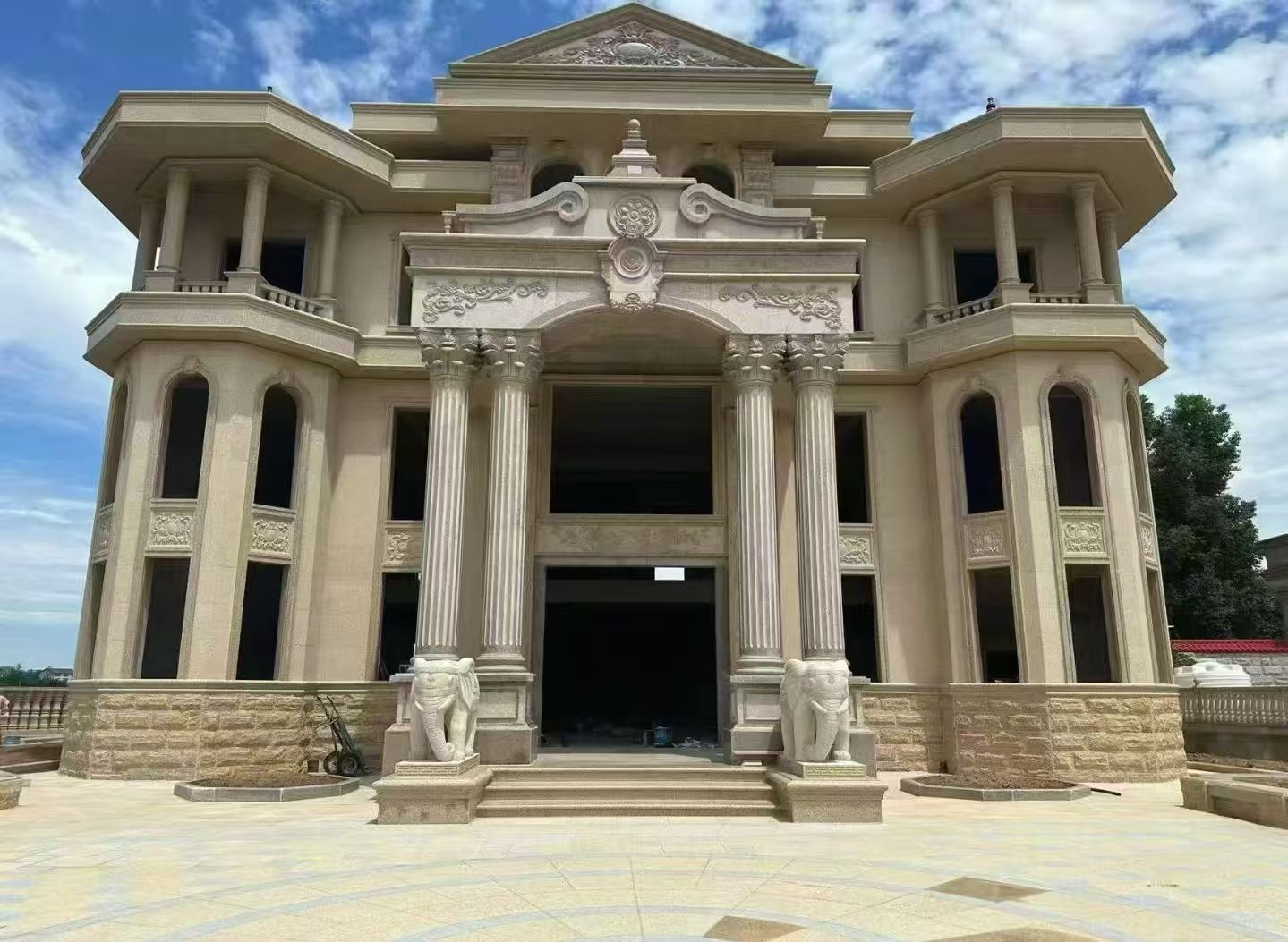 湖南 黄金麻别墅外墙干挂，大柱，大象，蘑菇石，雕花板