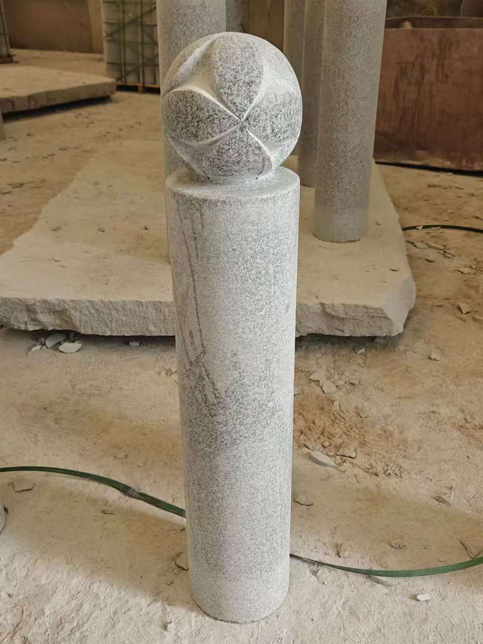 湖南 芝麻白花岗岩石材挡车石柱、停车柱、圆柱挡车柱、方柱挡车柱等