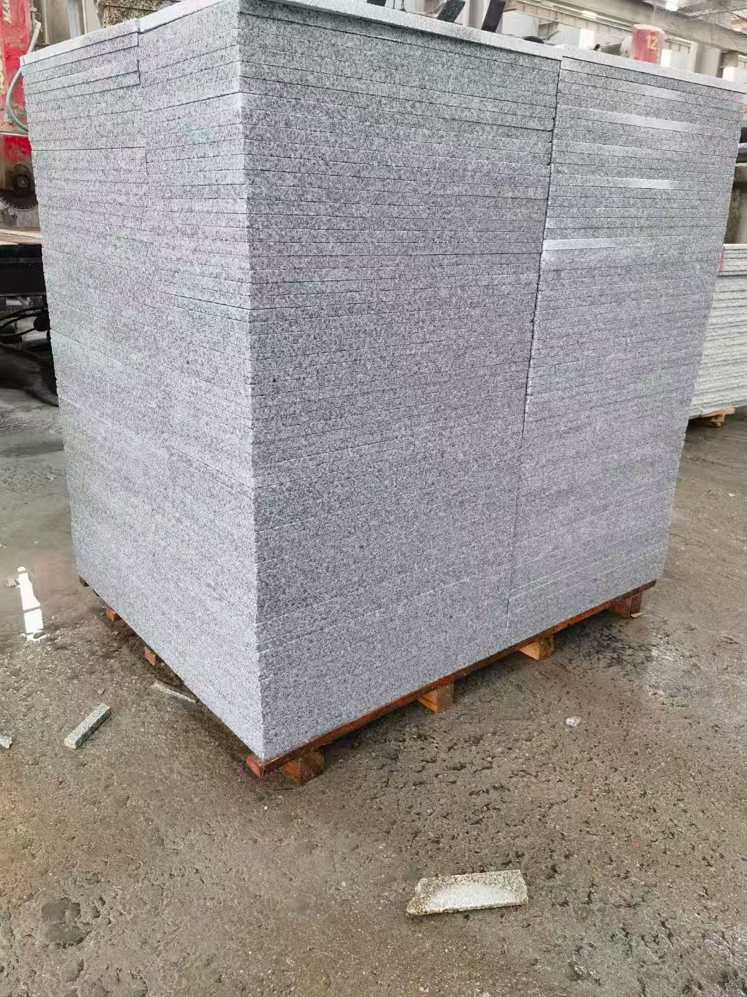 湖南 芝麻白火烧面1.8厚300*600地铺石，尺寸标准，厚薄均匀