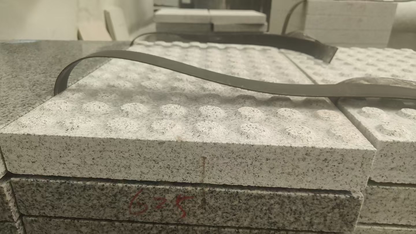 湖南 芝麻白花岗岩6.0公分荔枝面五轴加工雕刻盲点