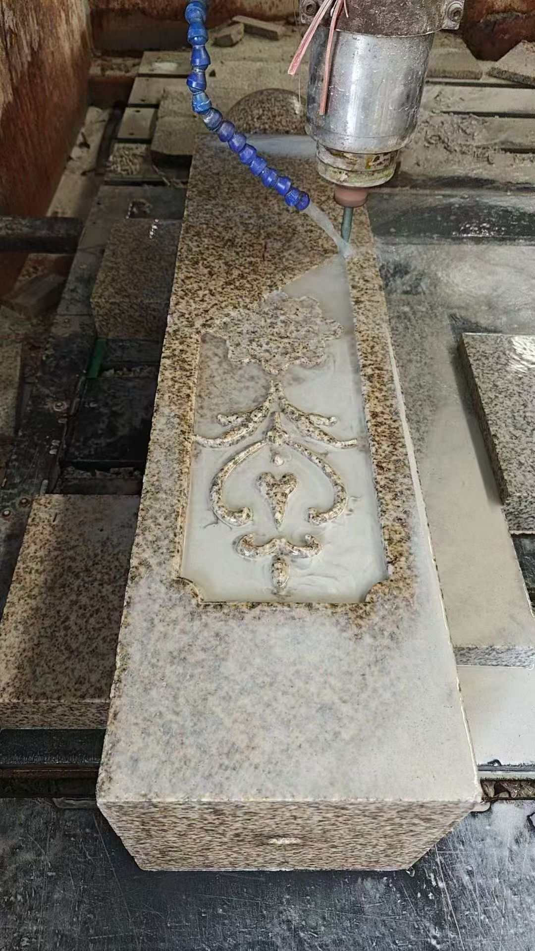 湖南 黄金麻花岗岩异形加工雕刻栏杆大柱