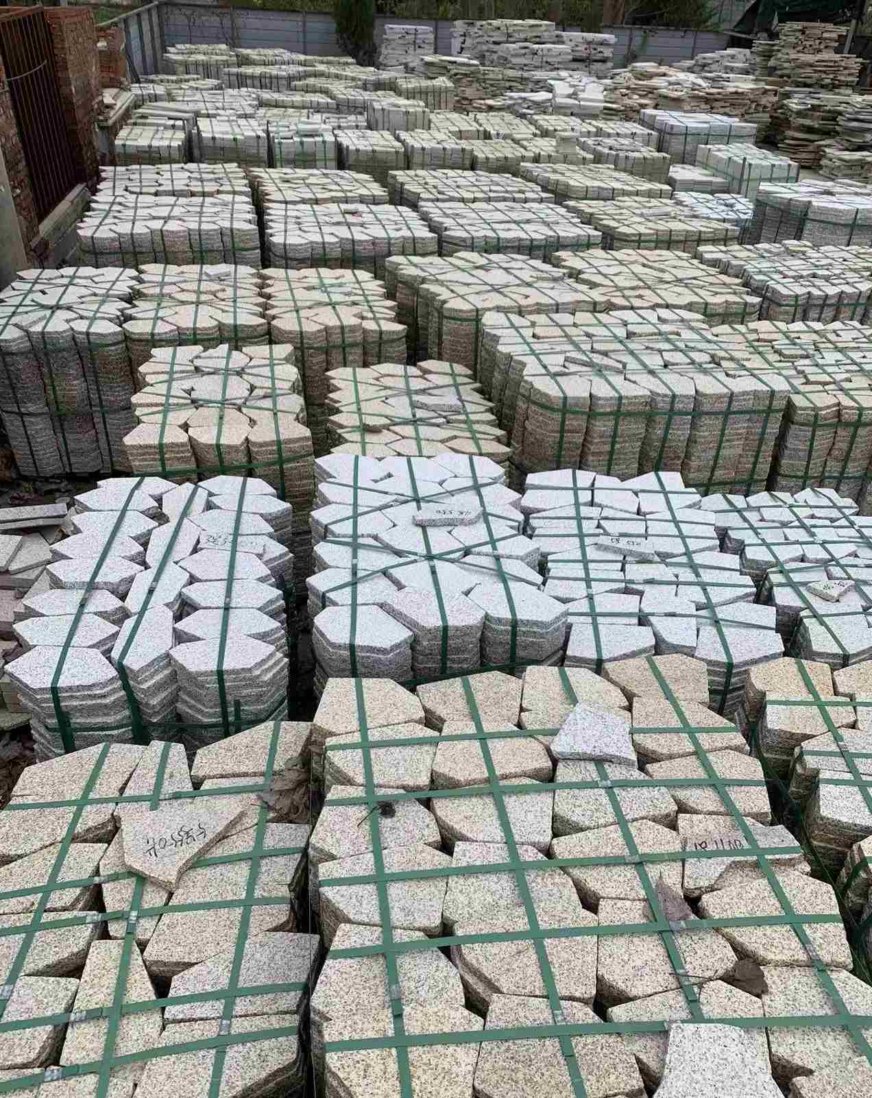 湖南 黄金麻白麻花岗岩荔枝面地铺石(冰裂纹)