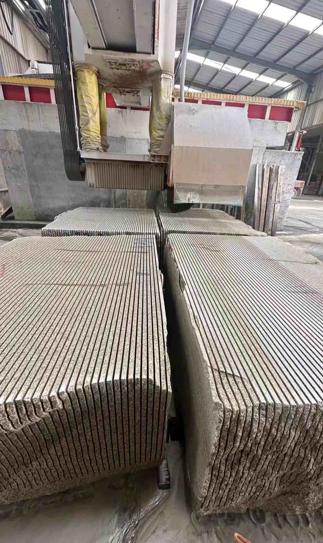 湖南 车间生产日常，黄金麻白麻花岗岩