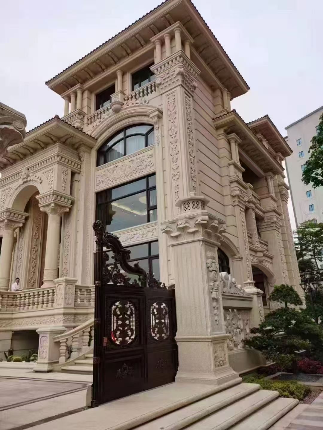 湖南 黄金麻花岗岩别墅外墙干挂效果展示